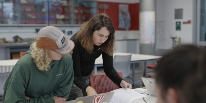 Mejorar las habilidades espaciales en 3D de los estudiantes de geología mediante Visible Geology